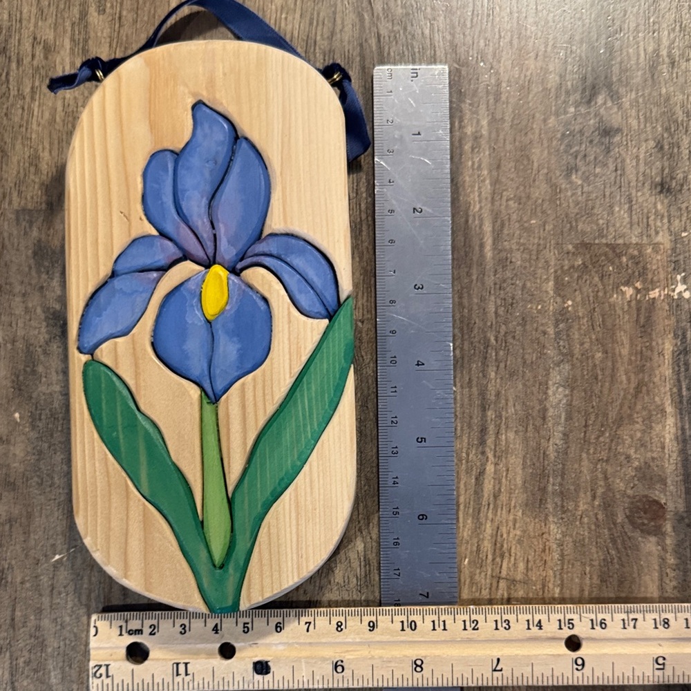 Wooden Plaque with Iris Flower Design - Picture 6 of 6